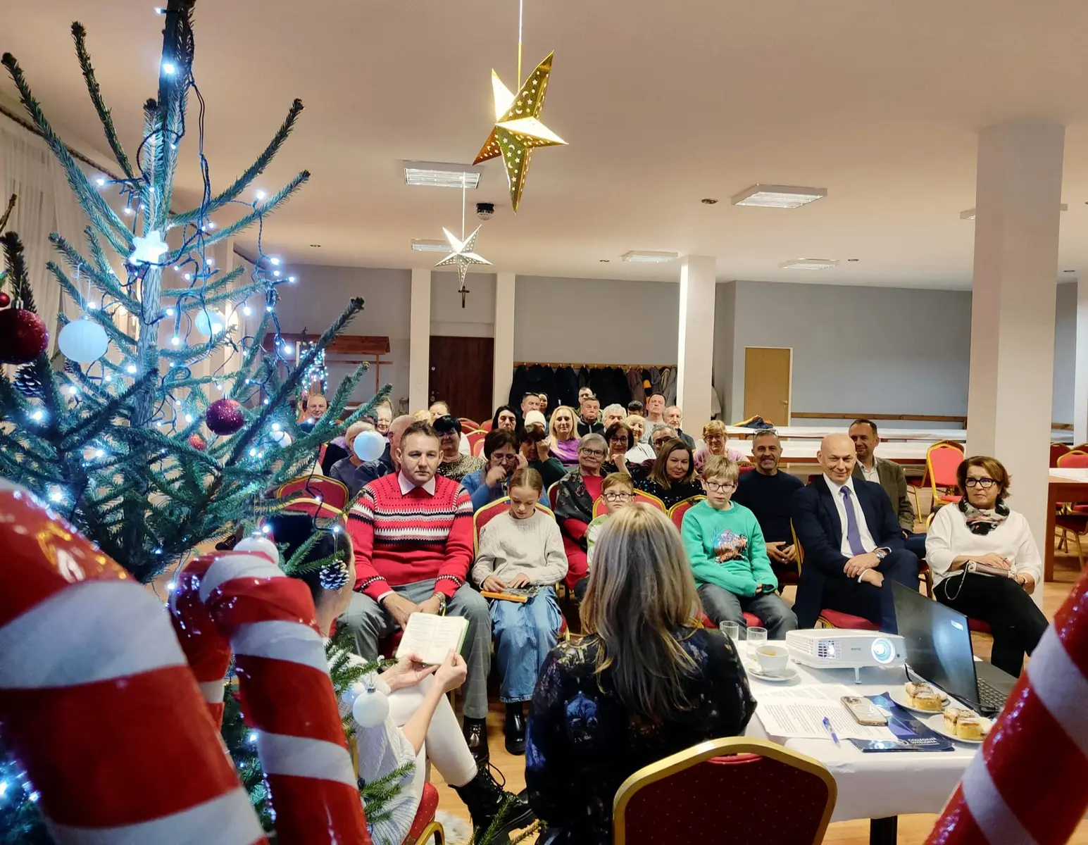 Uczestnicy spotkania międzypokoleniowego